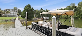 Luxury Lake House, Pool, Hot tub, Dock, Beach, Game room, Boat Rental available