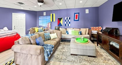 Luxury Lake House, Pool, Hot tub, Dock, Beach, Game room, Boat Rental available