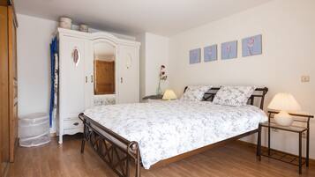 Classic Cottage (Indigo) | View from room