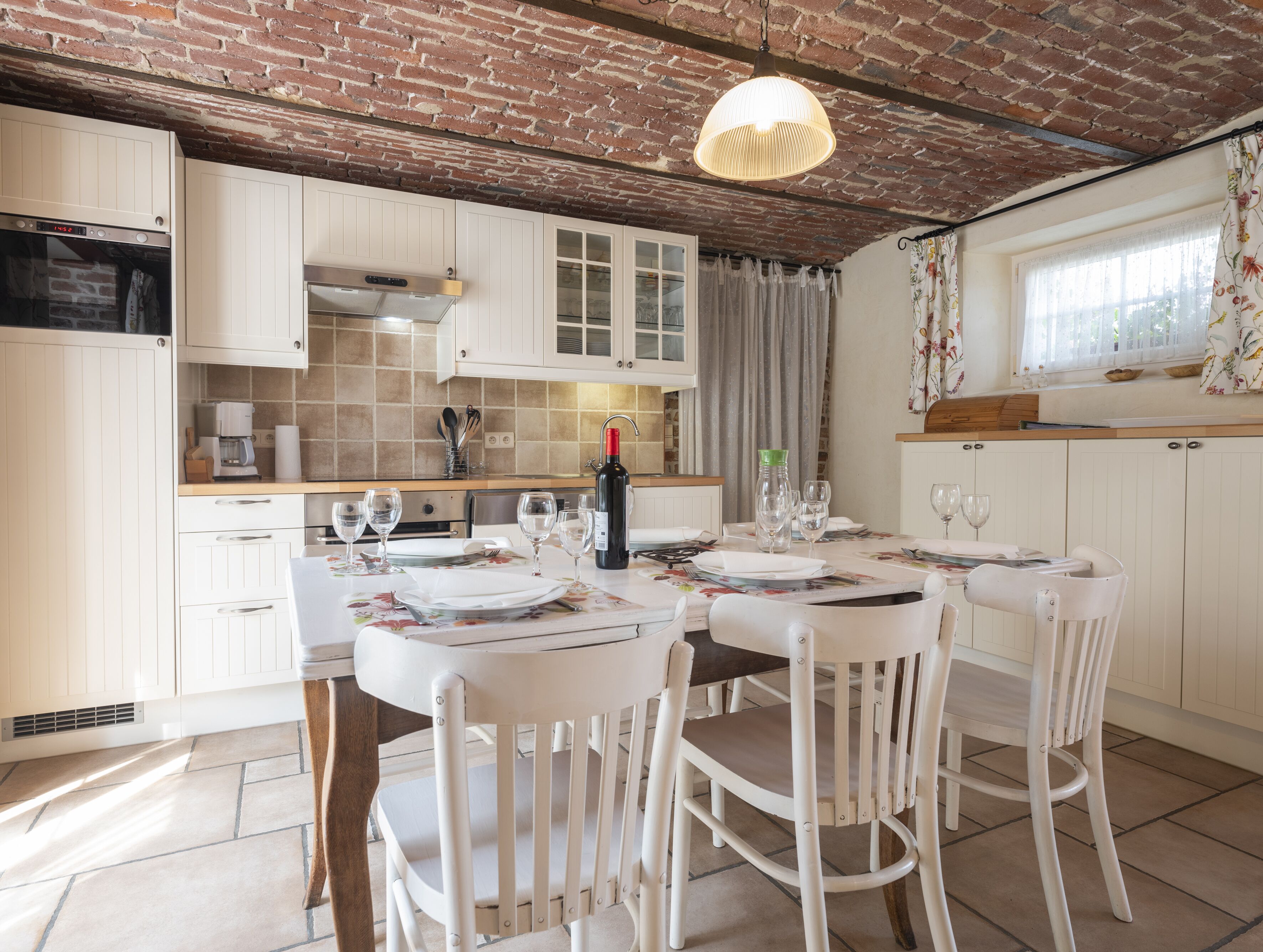Classic Cottage (Indigo) | Private kitchenette | Full-size fridge, microwave, oven, stovetop
