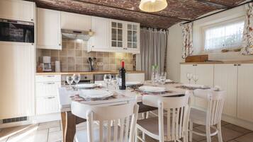 Classic Cottage (Indigo) | Private kitchenette | Full-size fridge, microwave, oven, stovetop