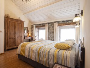 Cottage Classique (Royal Blue)