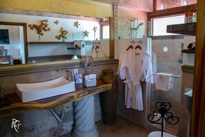 Panoramic Room, Kitchen, Lake View | Bathroom | Combined shower/tub, designer toiletries, hair dryer, bathrobes - Casa Miura (Ajijic)