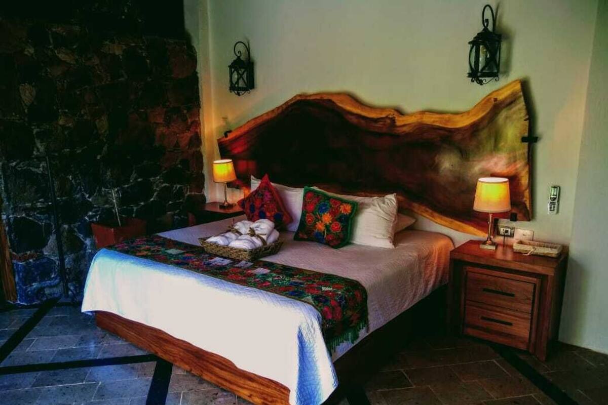 Ropa de cama de alta calidad, colchones con efecto memoria y minibar