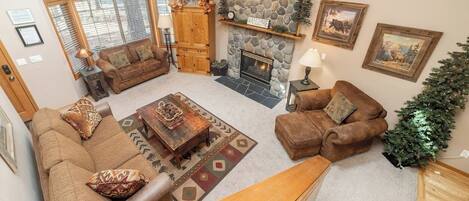 智能电视、壁炉、电子游戏、DVD 播放器