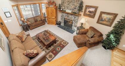 Exceptional Home Near SR Village / Hot Tub / SHARC Passes / AC / Wi Fi / Bikes