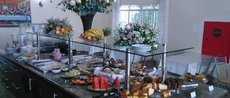 Petit déjeuner buffet compris en semaine