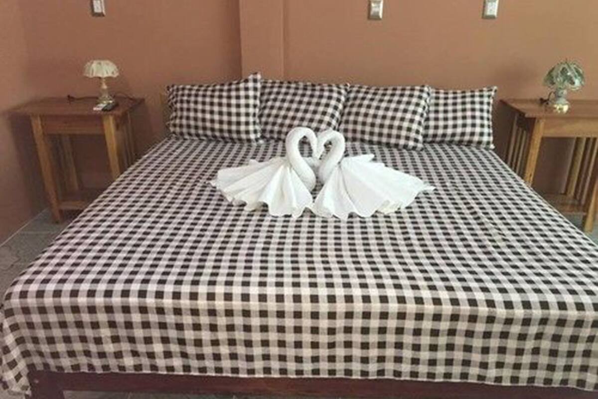 Comfort Double Room, 1 King Bed | In-room safe, desk, soundproofing, iron/ironing board