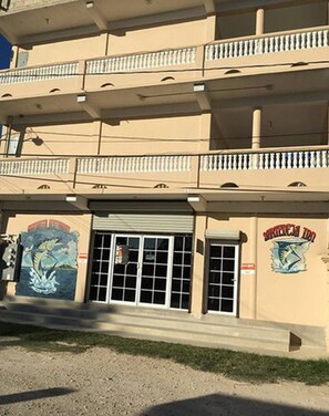 ด้านหน้าที่พัก