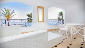 Apartment, 3 Bedrooms, Terrace, Sea View | Premium bedding, in-room safe, desk, free cribs/infant beds