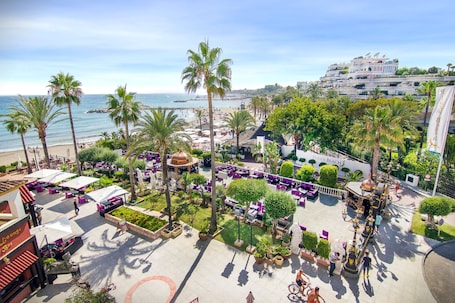 Fachada. Park Plaza Suites Apartamentos