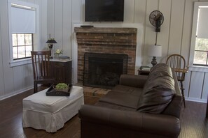 Carriage House | Iron/ironing board - French Camp Bed and Breakfast (French Camp)