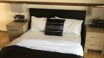 Iron/ironing board, free WiFi, bed sheets