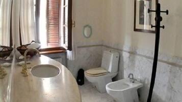 Doppelzimmer | Badezimmer | Handtücher