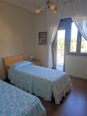 Zimmer, 2 Einzelbetten, Gemeinschaftsbad