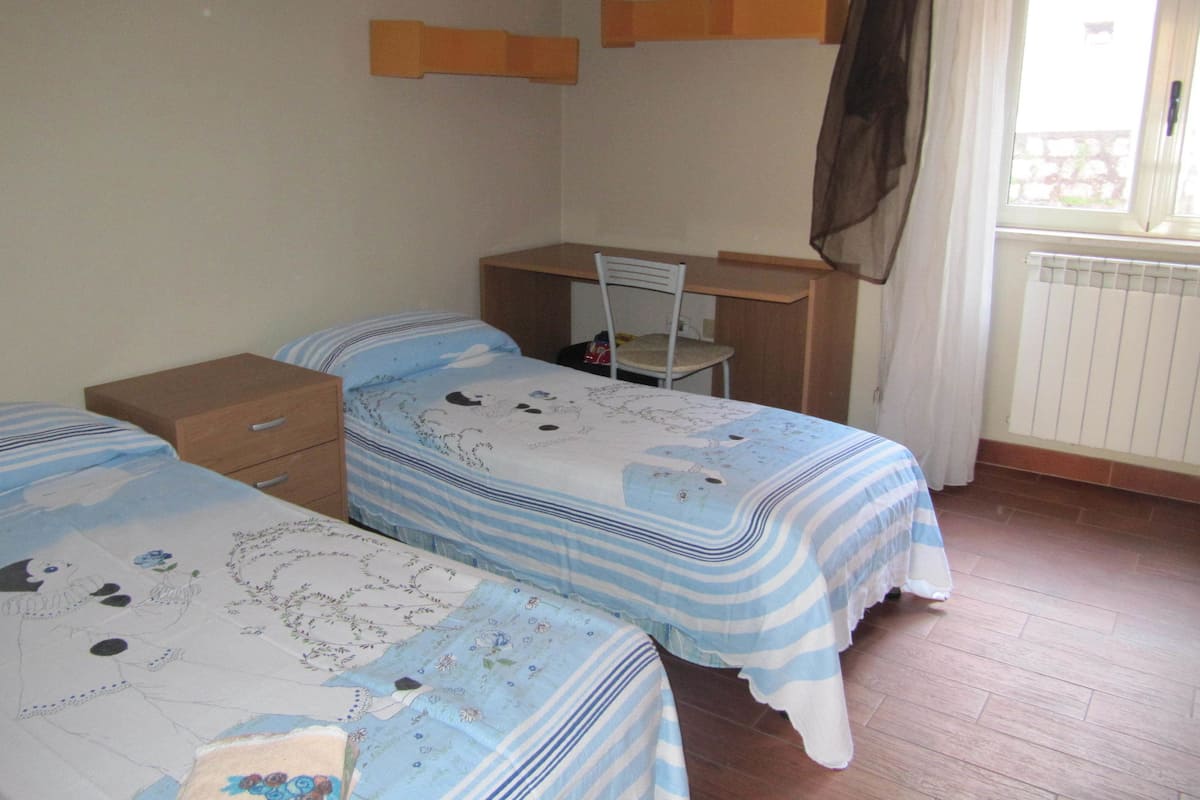 Chambre Triple, salle de bains privée (External)