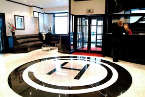 Lobby - THE Cumberland (Bournemouth)