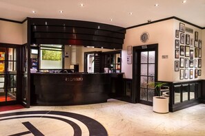 Lobby - THE Cumberland (Bournemouth)