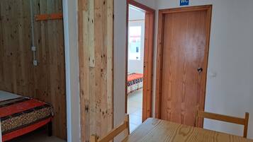 Habitación cuádruple, dormitorio mixto | Ropa de cama