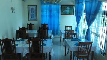 Breakfast, lunch, dinner served; local and international cuisine