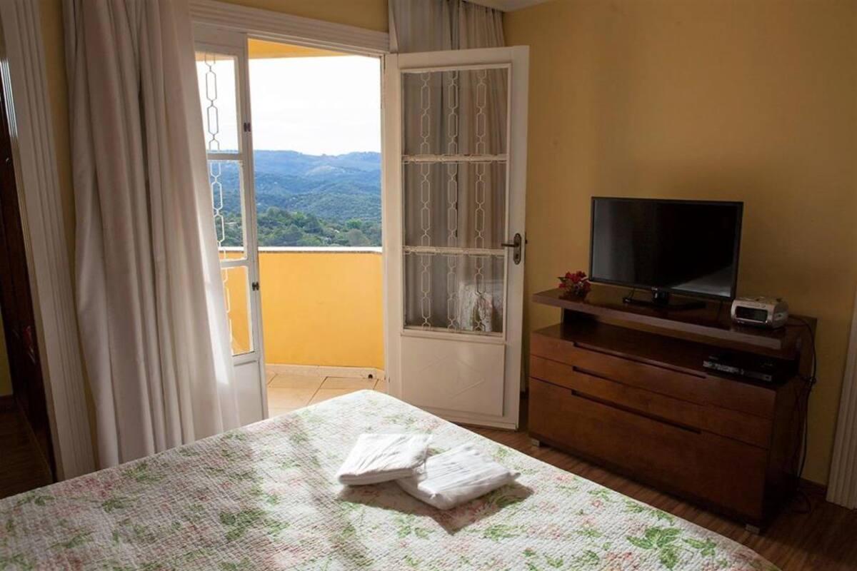 Minibar, free WiFi, bed sheets