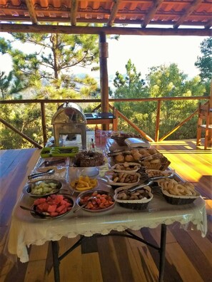 Free daily buffet breakfast