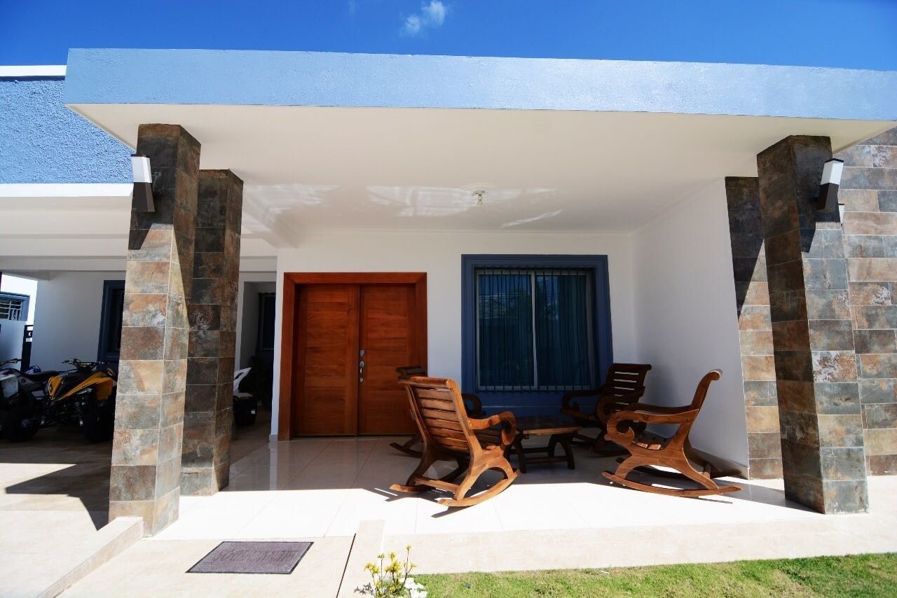 Rumah Eksklusif, 3 kamar tidur, akses ke kolam renang, area halaman | Teras/patio