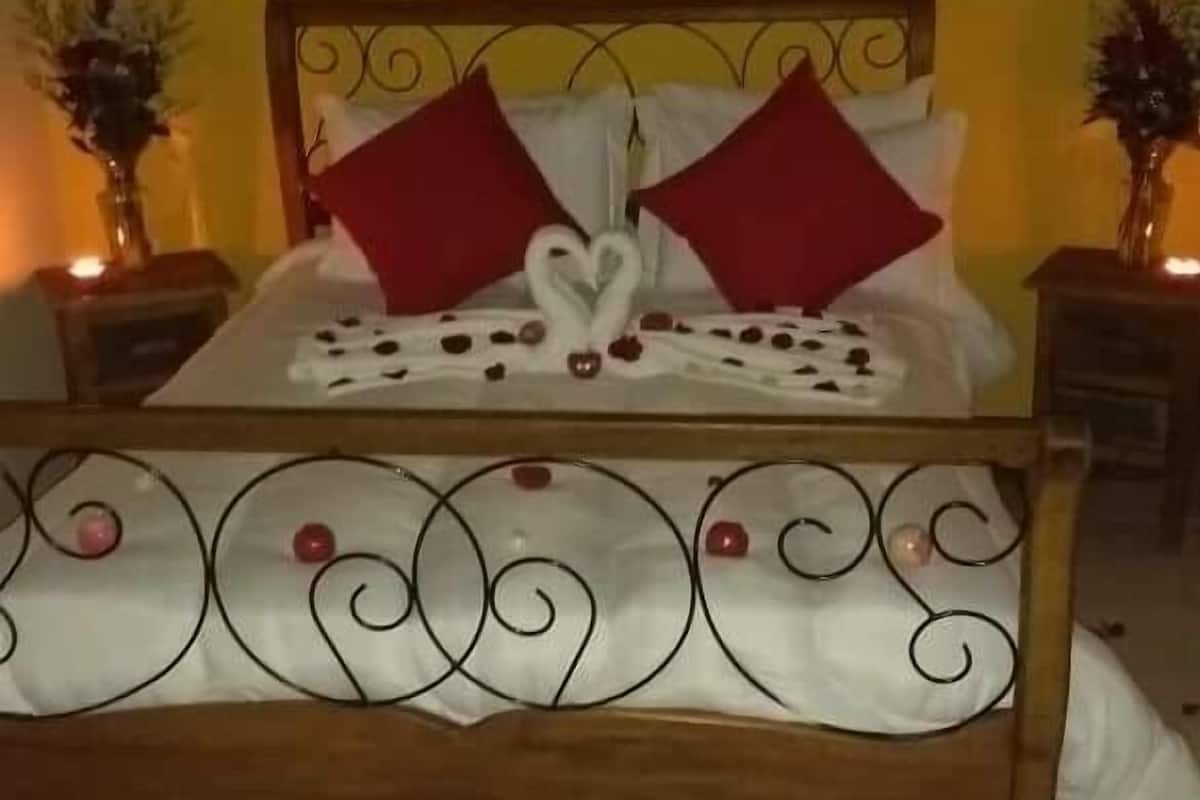 Double Room, 1 Double Bed, Non Smoking | Premium bedding, minibar, free WiFi, bed sheets