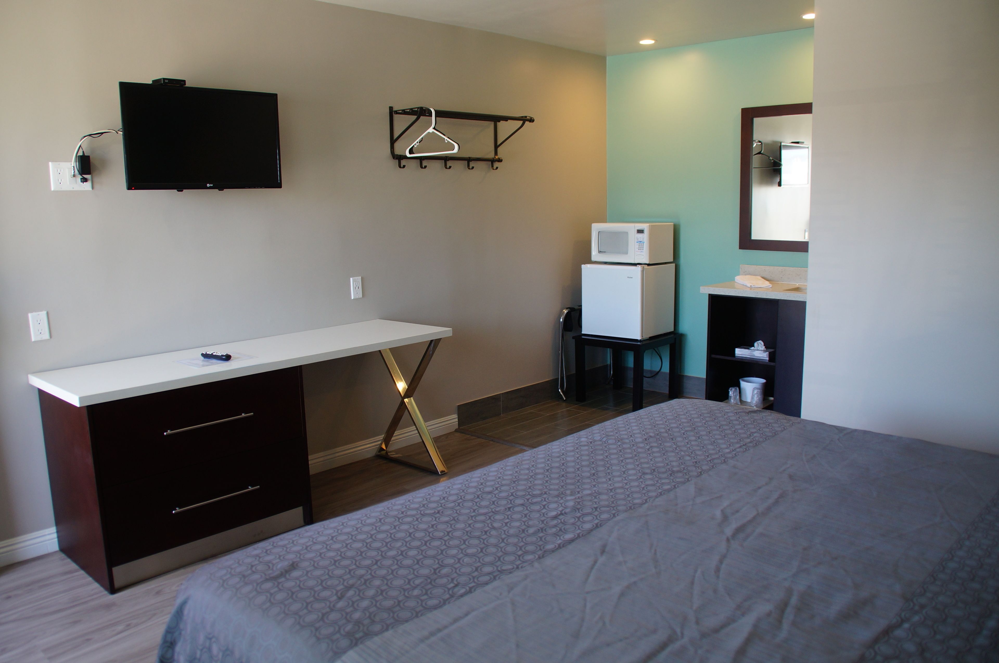 deluxe room, 1 king bed, non smoking | pillow-top beds, desk, laptop workspace, iron/ironing board