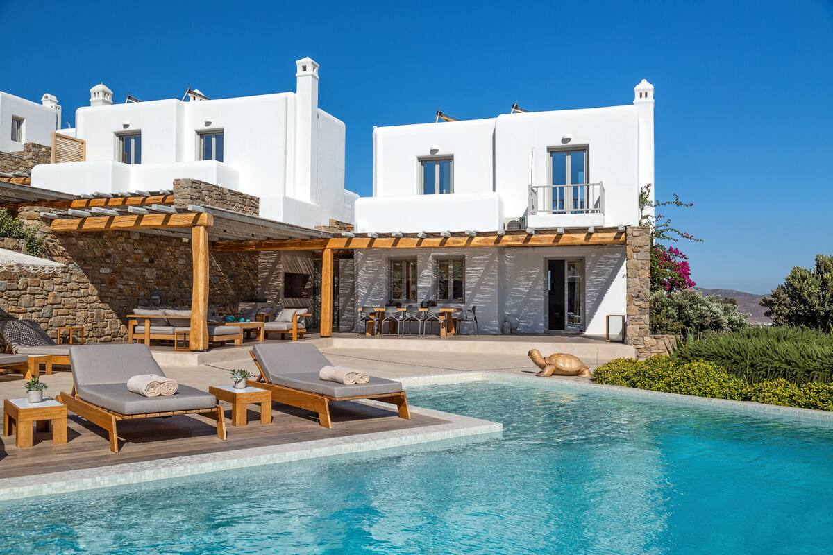 Five-Bedroom Villa with Private Heated Pool and Gym - Sea View | M Four | 外觀