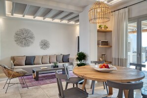 Sea View 4 Bedroom Villa Outdoor Hot Tub | M Two | 起居區 | 平面電視、iPad、Netflix、 DVD 播放機