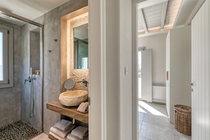 Sea View 4 Bedroom Villa Outdoor Hot Tub | M Two | Bilik Mandi | Kelengkapan dandanan diri berjenama, pengering rambut, jubah mandi