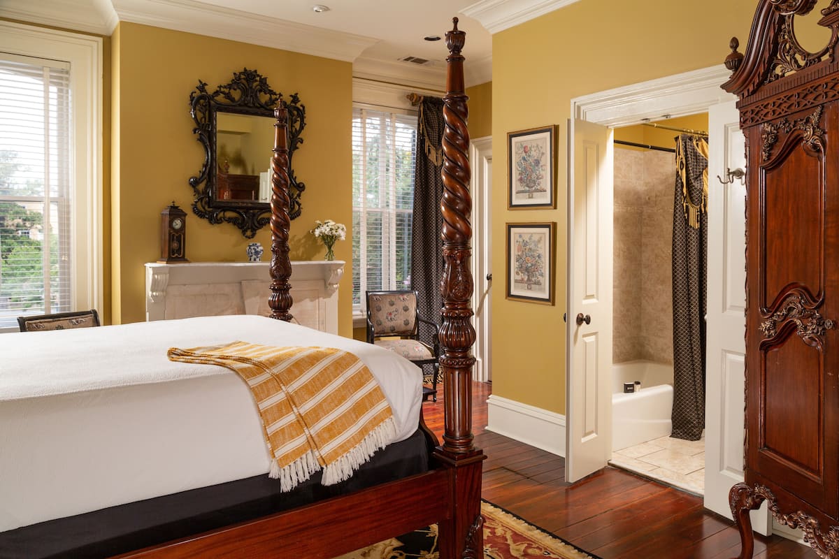 1 bedroom, Egyptian cotton sheets, premium bedding, pillow-top beds