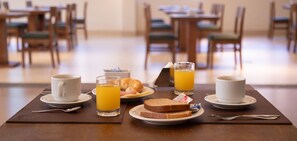 ห้องคอมฟอร์ท | 2 ห้องนอน, ตู้นิรภัยในห้องพัก, เตารีด/โต๊ะรีดผ้า, Wi-Fi ฟรี