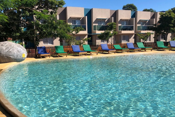 Hồ bơi ngoài trời