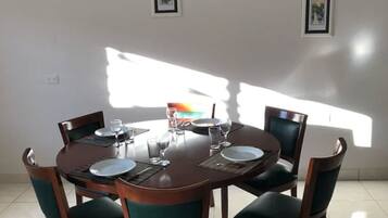 Duplex, 2 Bedrooms | In-room dining