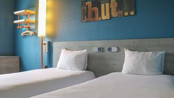 Twin Room, 2 Twin Beds | Desk, soundproofing, free WiFi, bed sheets