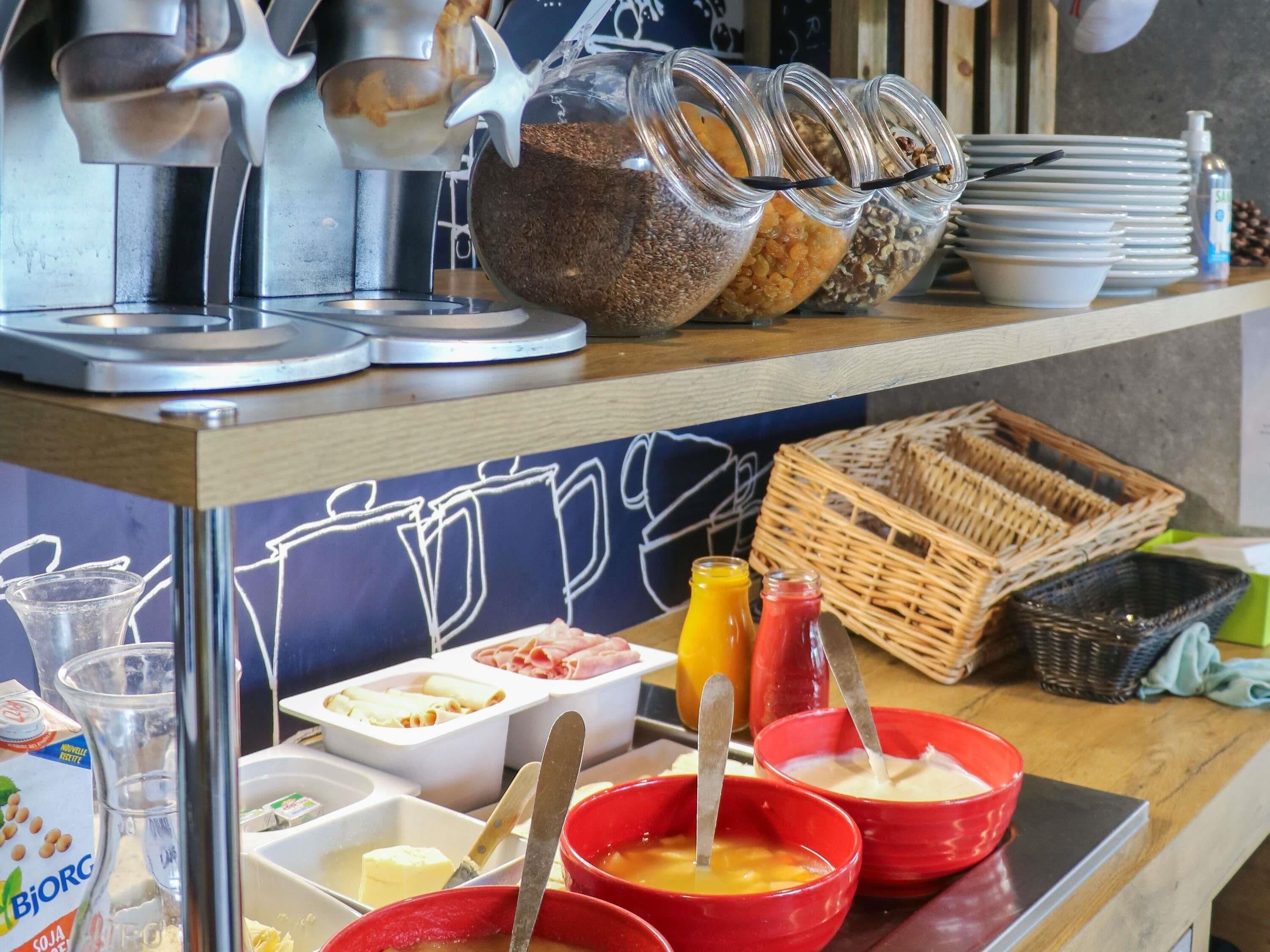 Daily buffet breakfast for a fee