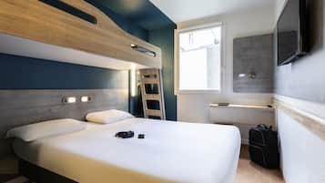 Chambre Triple, 1 lit double | Bureau, chambres insonorisées, Wi-Fi gratuit, draps fournis