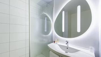 Classic Room, 1 Double Bed | Desk, soundproofing, free WiFi, bed sheets