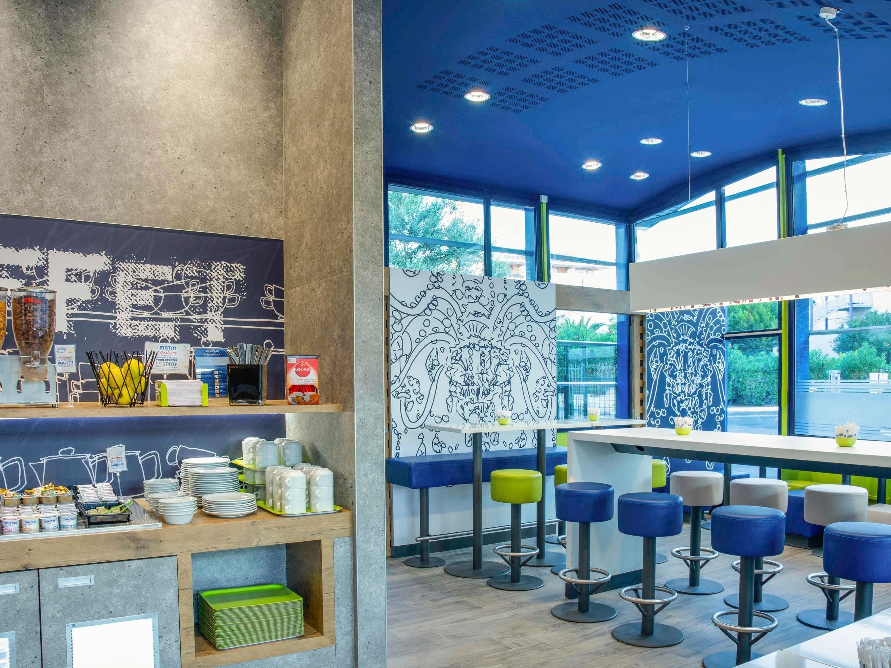 Café da manhã com buffet todos os dias mediante uma taxa