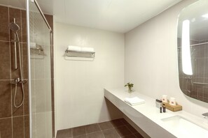 Shower, free toiletries, hair dryer, towels - ibis Zhengzhou Longhai Road (Zhengzhou)