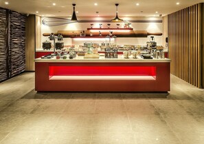 每日供應自助早餐 (每人 CNY25)