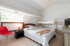 Economy Quadruple Room, Multiple Beds, Non Smoking - La Casa (Punta del Este)