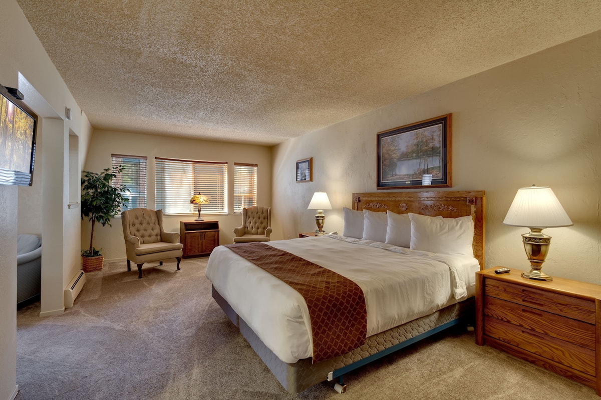 Comfort Townhome, Multiple Beds, Non Smoking | In-room safe, individually decorated, individually furnished, desk