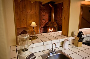 Maison en rangée Confort, Plusieurs lits, non-fumeur | Cuisine privée | Réfrigérateur grande capacité avec congélateur, four à micro-ondes