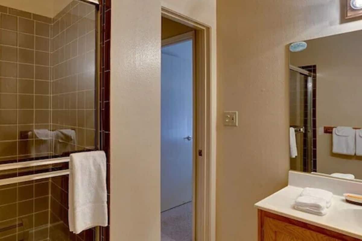 Family Townhome, Multiple Beds, Non Smoking | In-room safe, individually decorated, individually furnished, desk