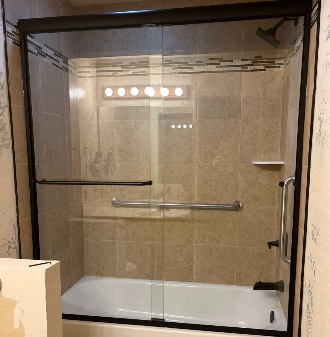 Comfort Townhome, Multiple Beds, Non Smoking | Bathroom | Hair dryer, towels
