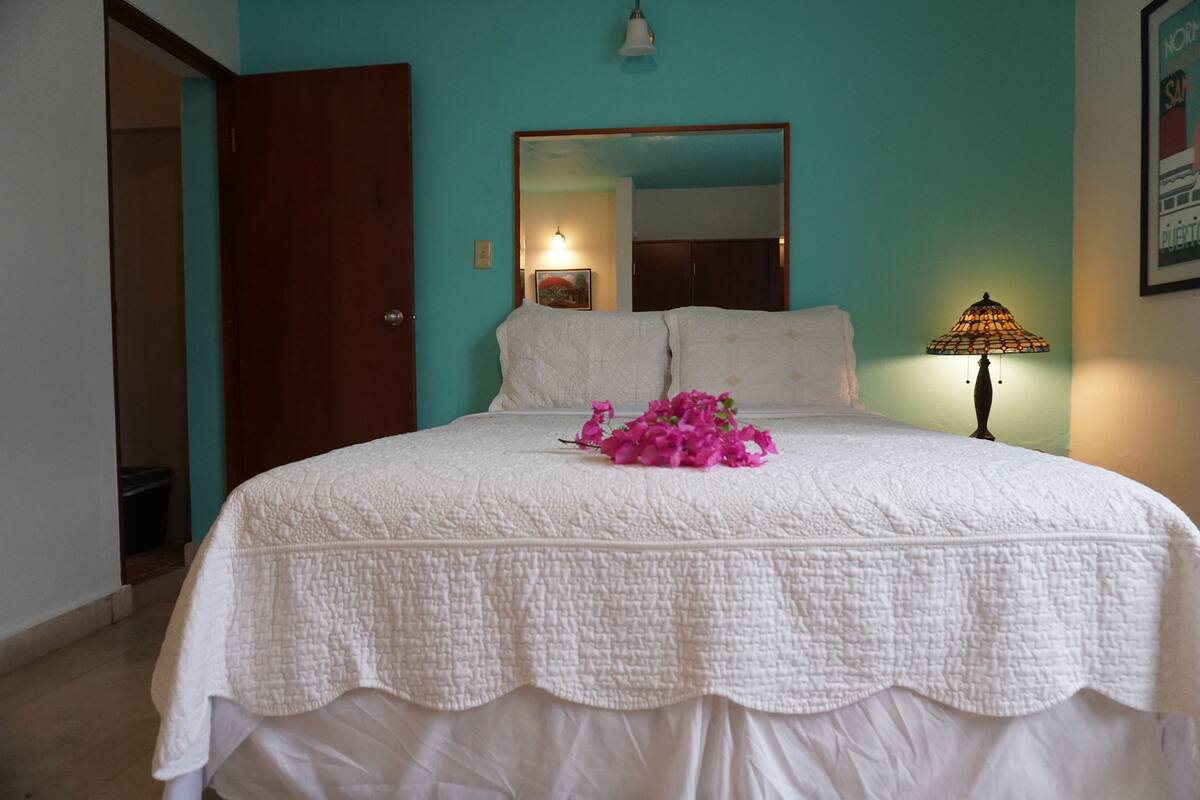 Signature Apartment, 1 King Bed, Non Smoking | Egyptian cotton sheets, premium bedding, down duvets, pillow-top beds