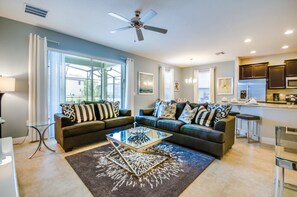 Villa, 6 Bedrooms | Living area